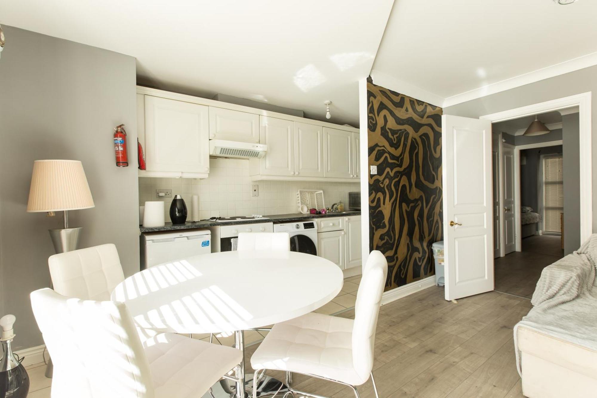 Modern Elegant Central Apt With Parking 더블린 외부 사진